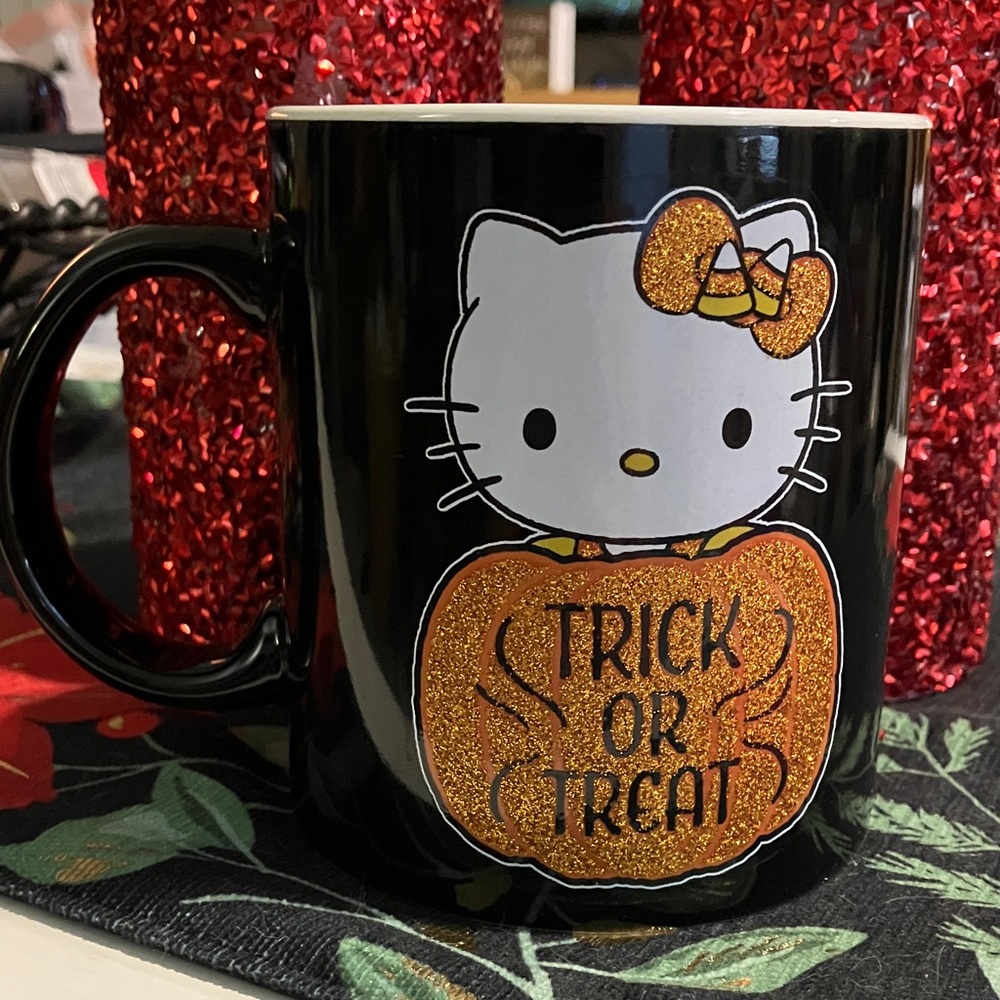 Hello Kitty Trick or Treat Mug - Picture 3 of 6